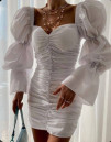 Rochie de damă cu o mâneci spectaculoase H1592 albă