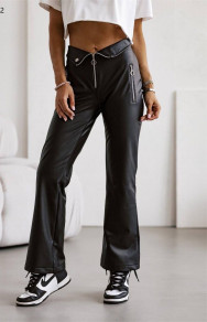 Pantaloni de damă din piele cu fermoar 66002 negru